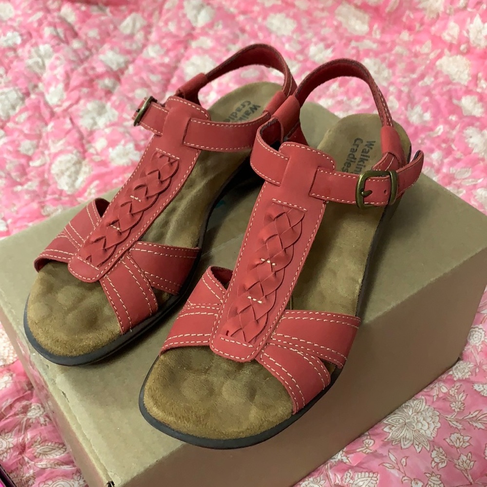Walking Cradles red sandals size 9B